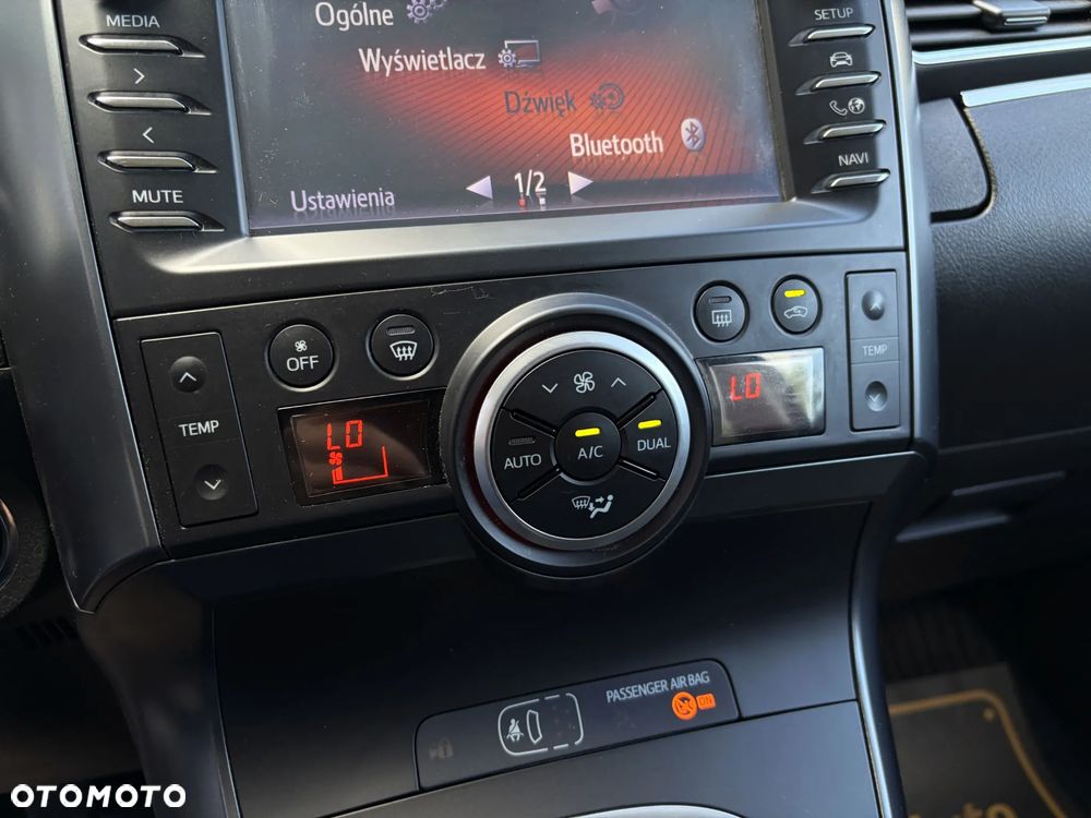 Toyota Verso 1.8 Prestige 7os - 29