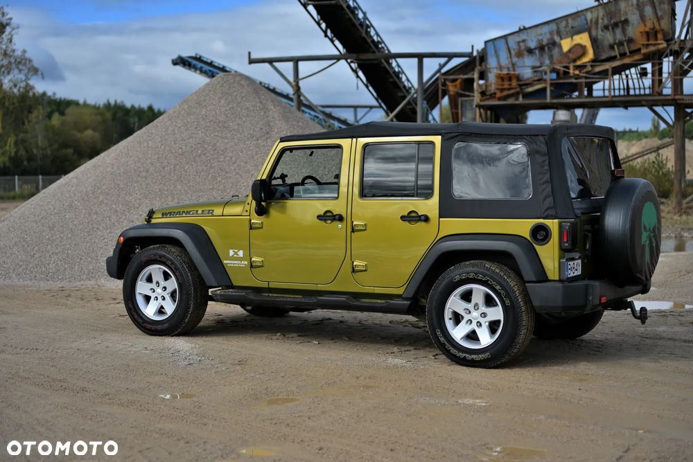 Jeep Wrangler Unlimited 3.8 Sahara - 22