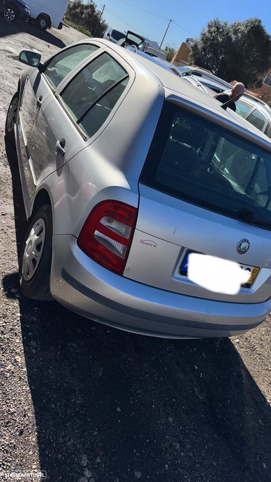 Skoda Fabia gasolina de 2001 para peças - 3