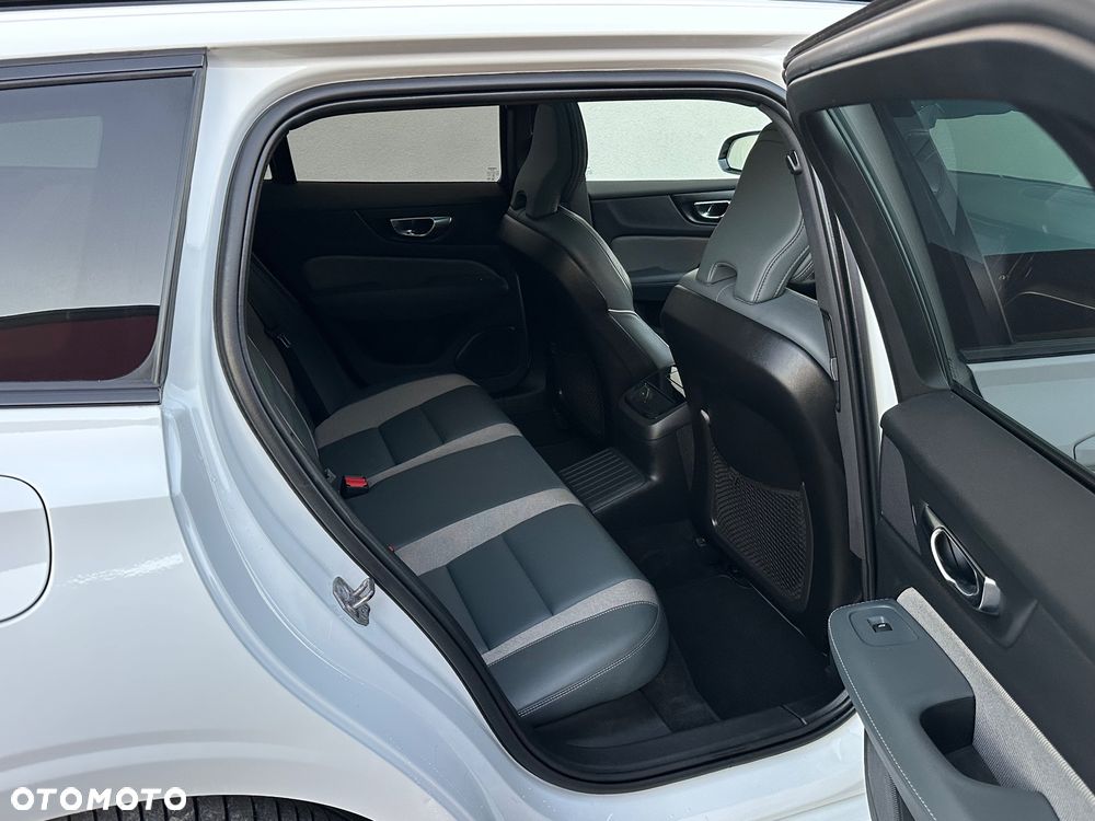 Volvo V60 T6 AWD Recharge Geartronic RDesign - 28