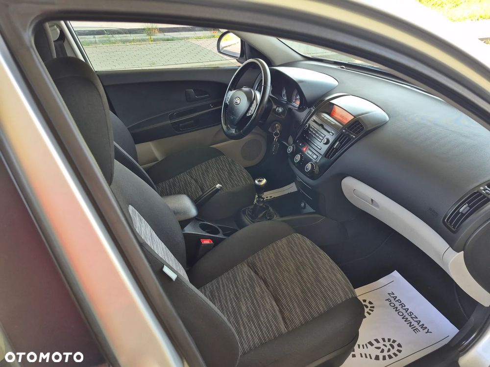 Kia Ceed - 9