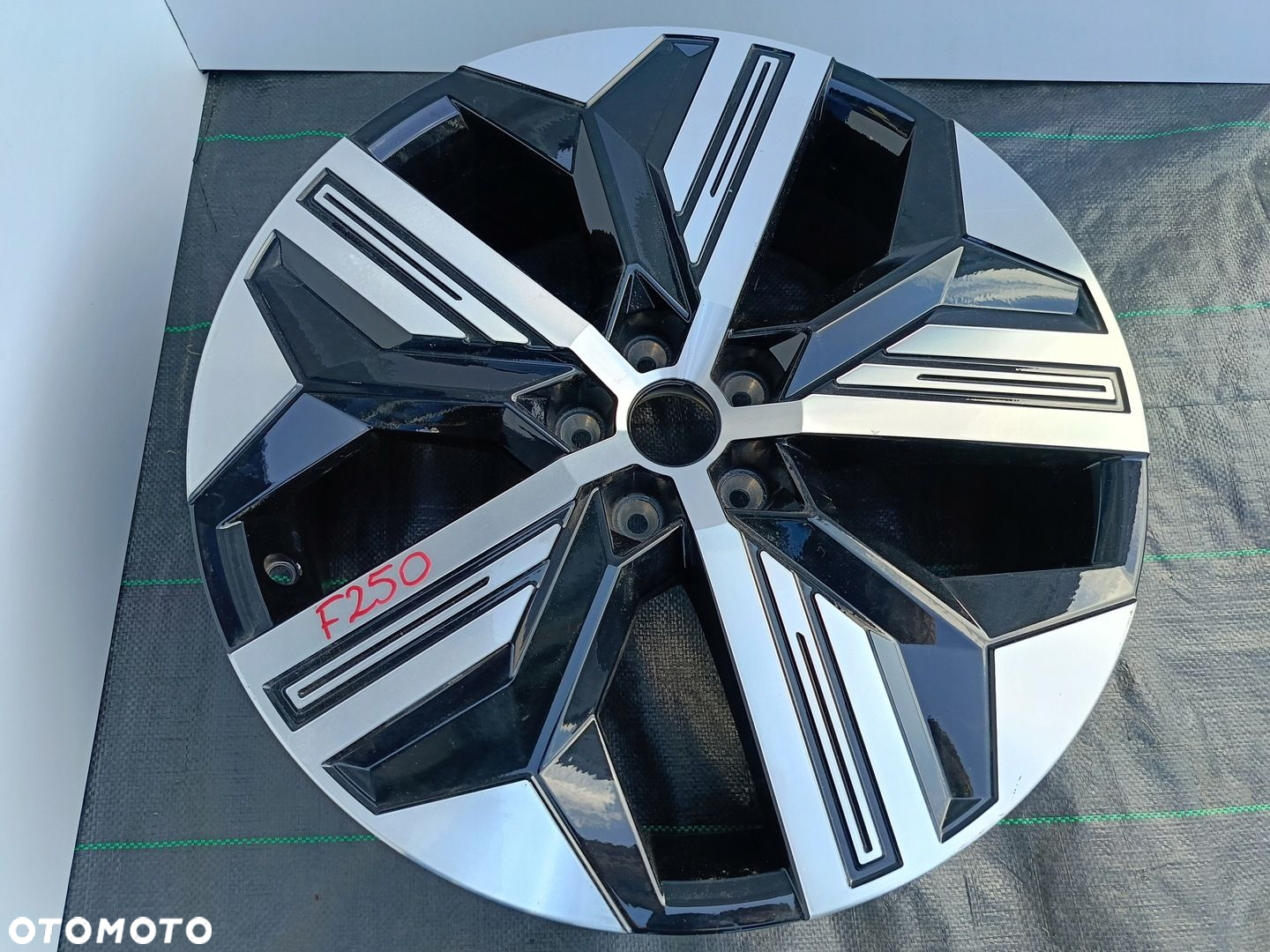 FELGA ALUMINIOWA RENAULT MEGANE IV E-TECH 7.0"x20" 5X114.3 ET34 403008508R - 2
