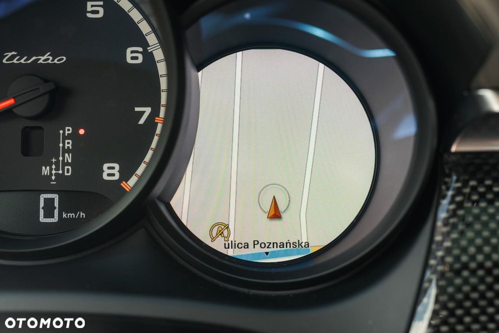 Porsche Macan Turbo - 33