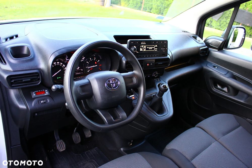 Toyota Proace City 1.5D-4D 102KM LONG L2 3 Osobowy Chłodnia - 29