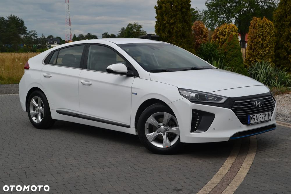 Hyundai IONIQ - 16