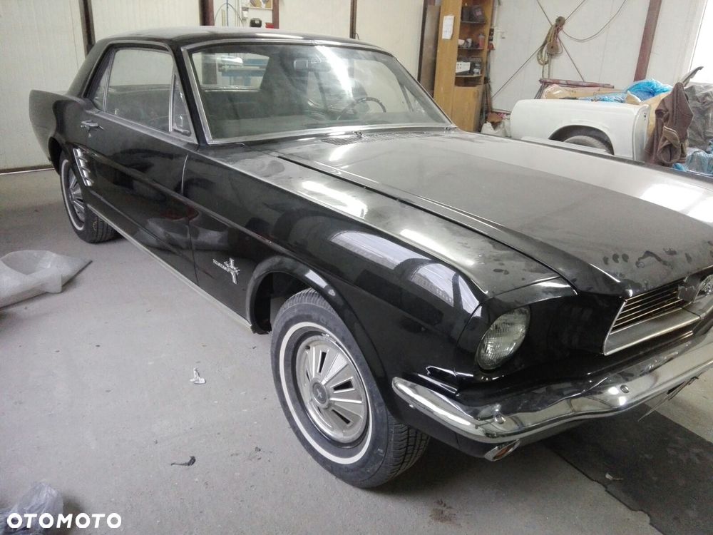 Ford Mustang - 8