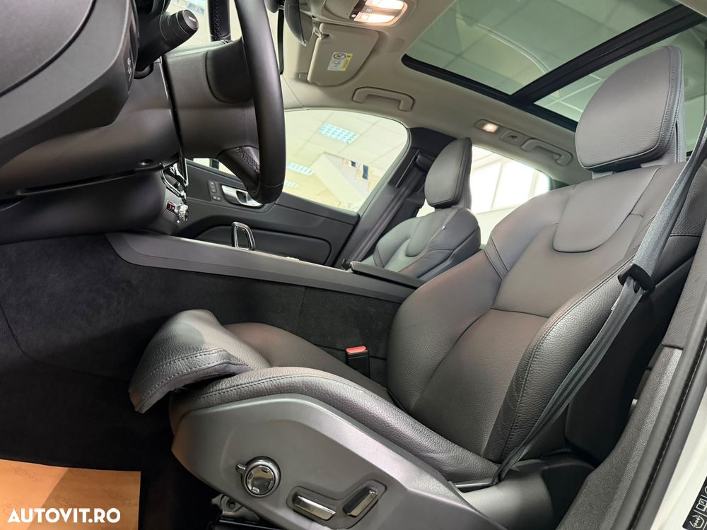 Volvo XC 60 T8 AWD Plus Dark - 6