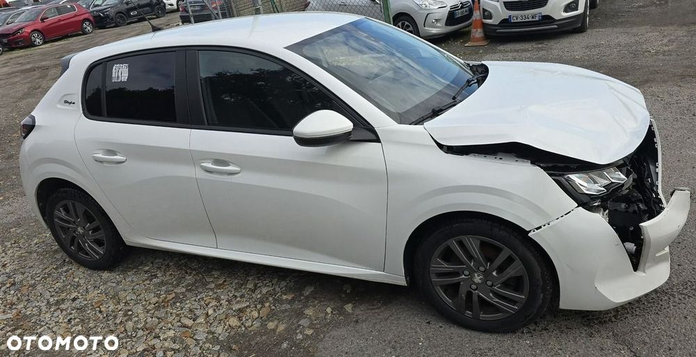 Peugeot 208 - 32
