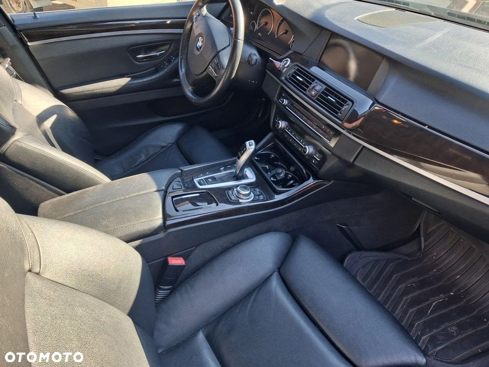 BMW Seria 5 528i xDrive Luxury Line - 9