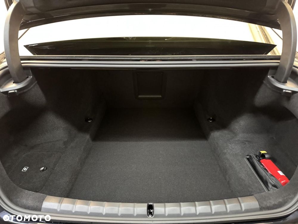 BMW Seria 7 - 38