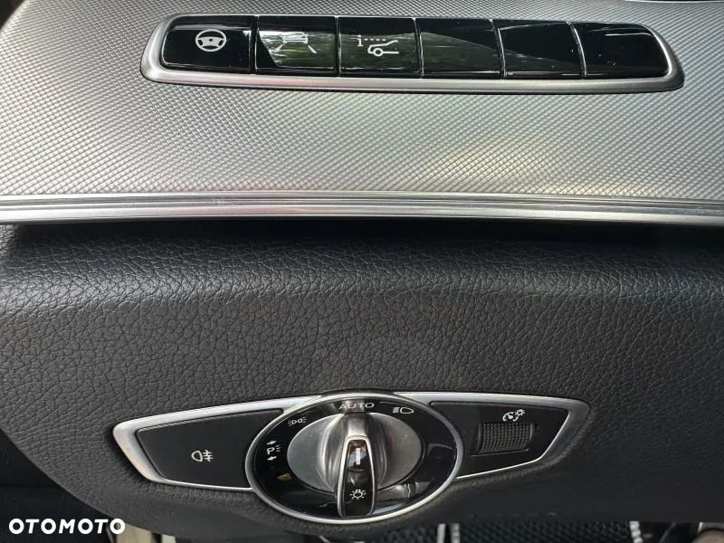 Mercedes-Benz Klasa E 220 d Coupe 4-Matic 9G-TRONIC - 13