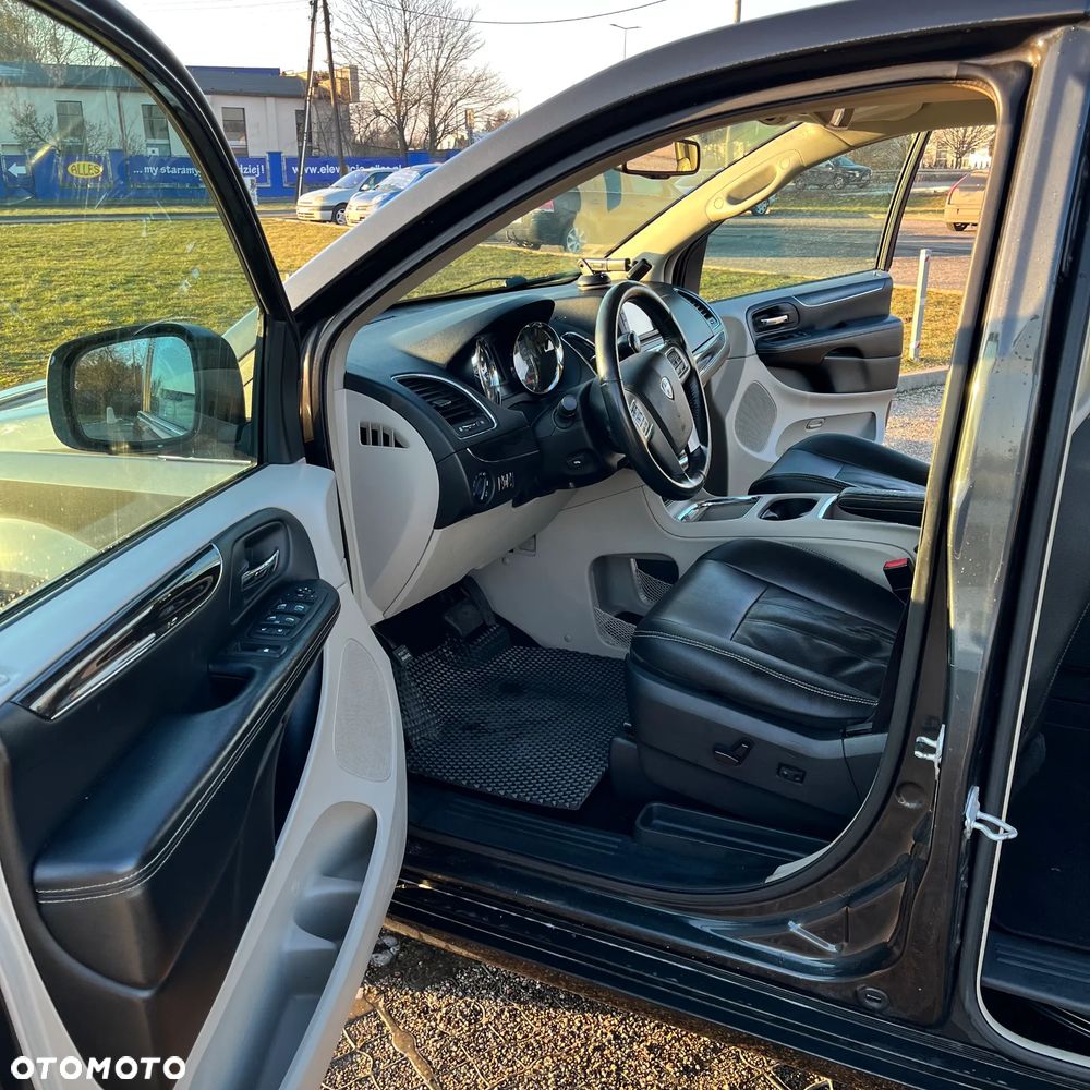 Lancia Voyager 2.8CRD Gold - 9