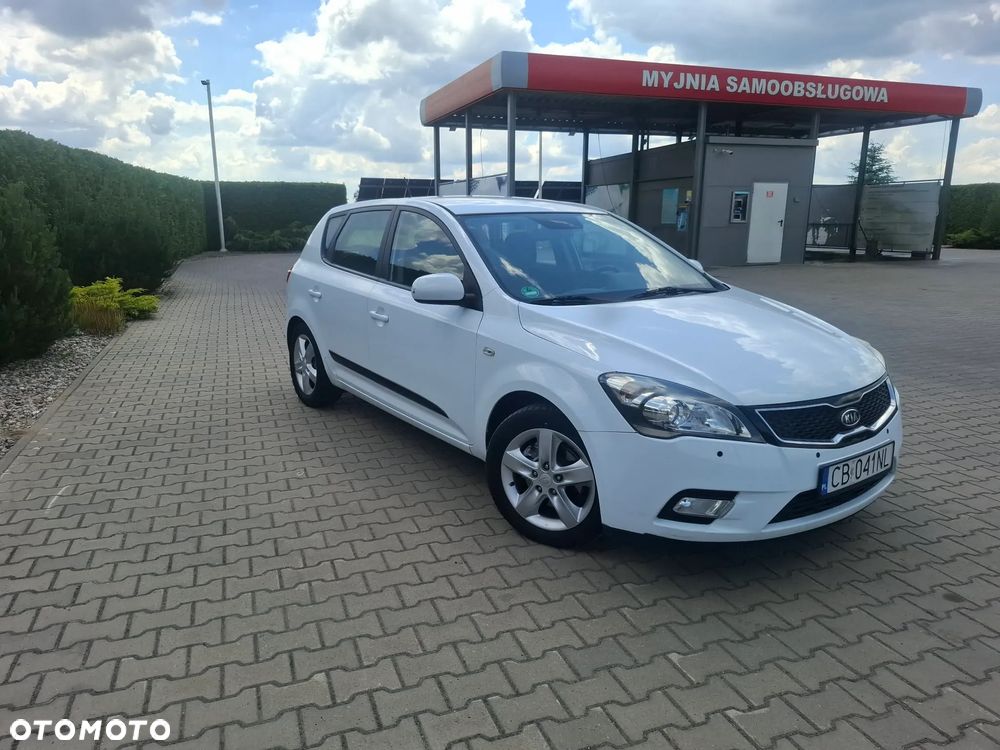 Kia Ceed - 10