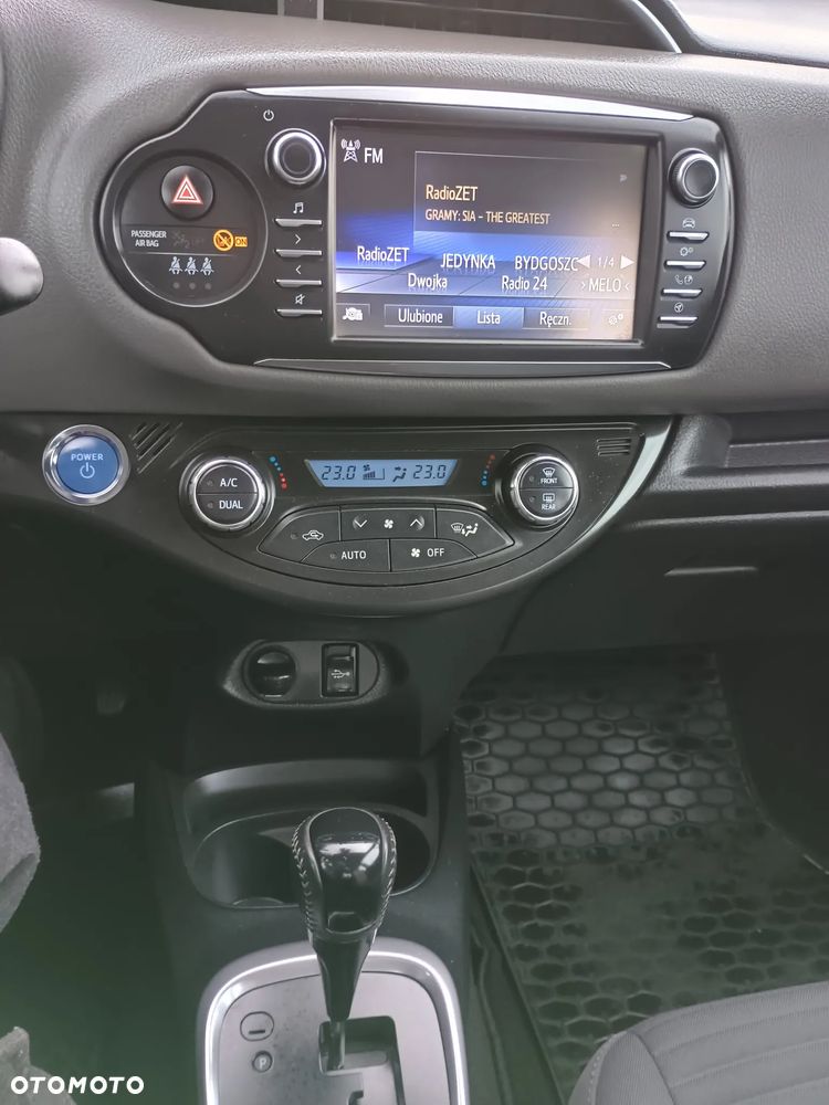 Toyota Yaris Hybrid 100 Sol - 14