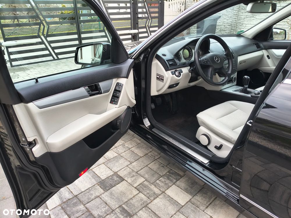 Mercedes-Benz Klasa C 180 Kompressor BlueEFFICIENCY Avantgarde - 20