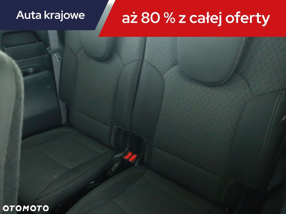 Kia Carens - 12
