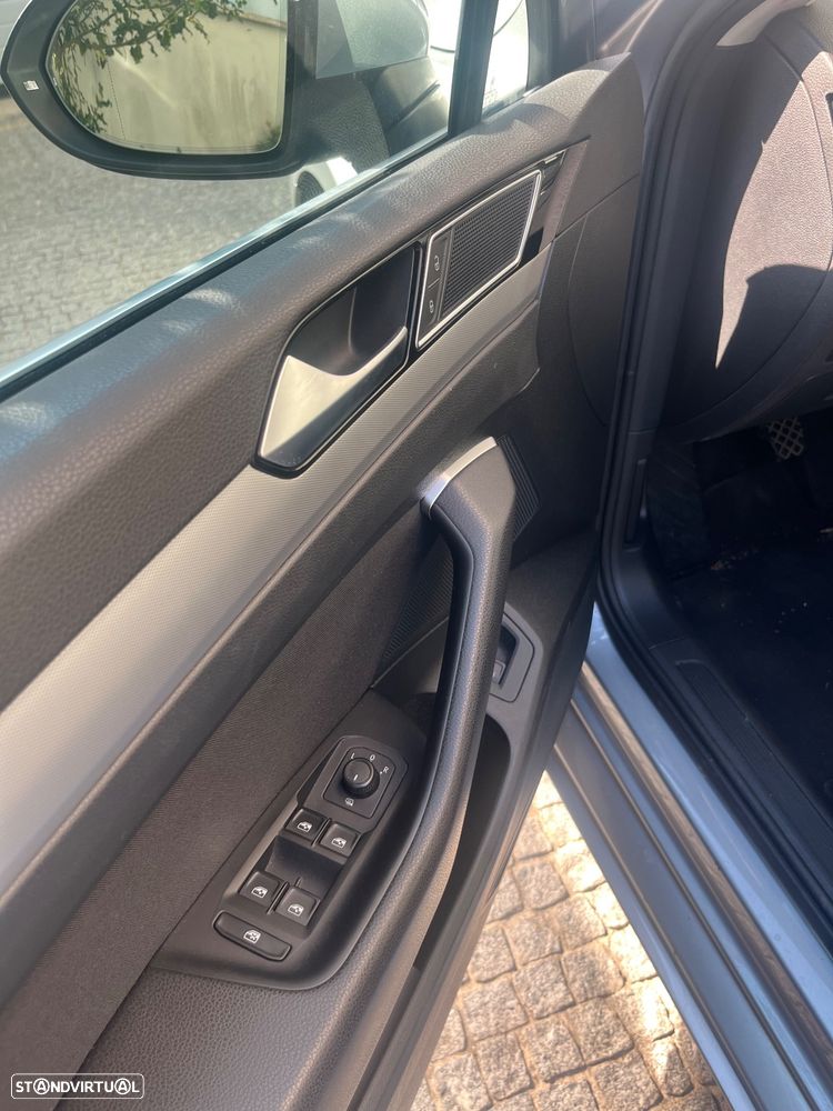 VW Passat Variant 1.6 TDI Confortline - 11