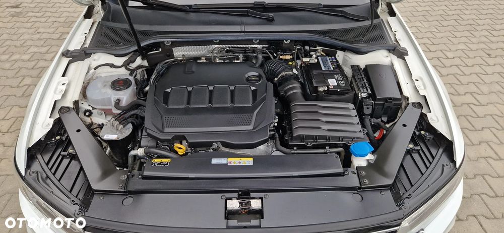 Volkswagen Passat 2.0 TDI SCR DSG Business - 29