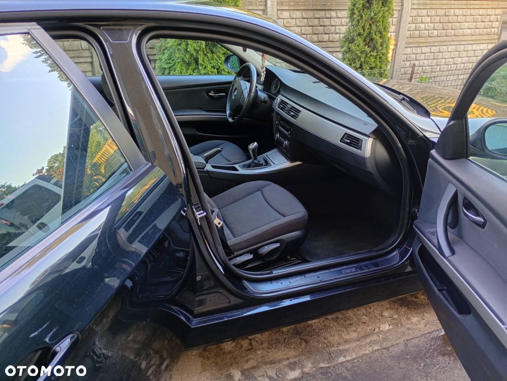 BMW Seria 3 318i - 6