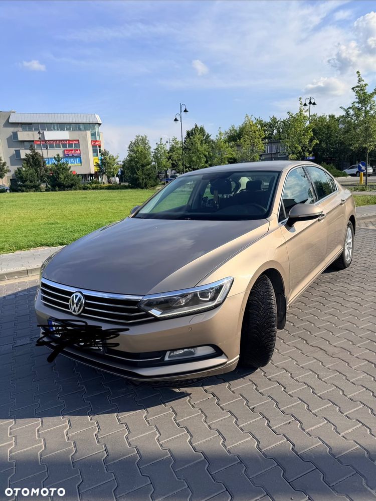 Volkswagen Passat - 1