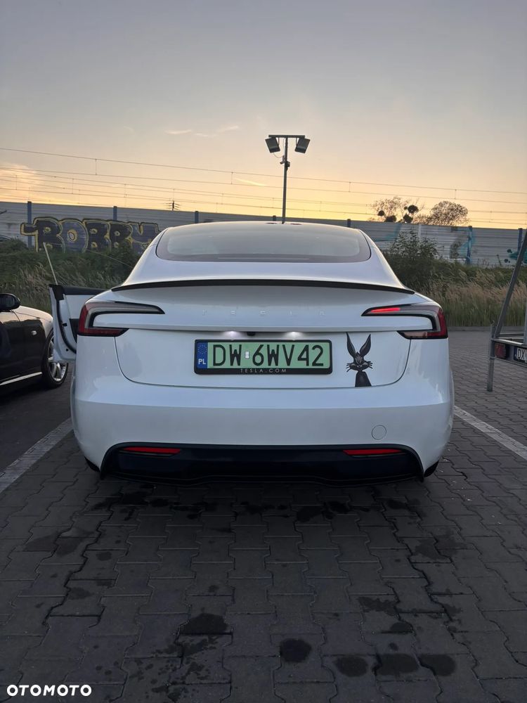 Tesla Model 3 - 11