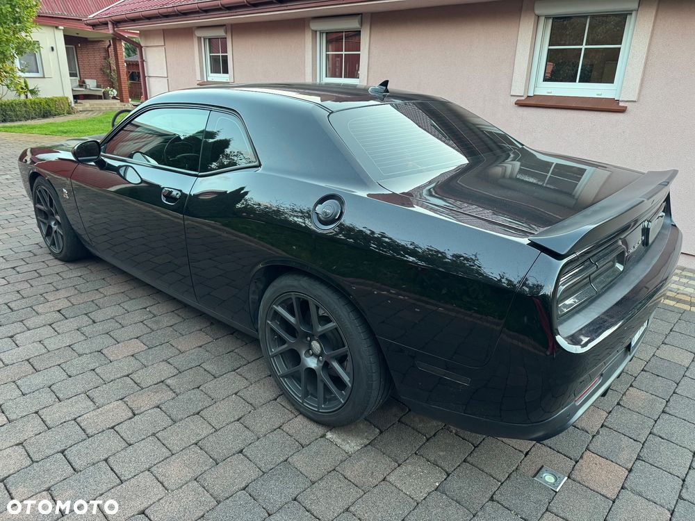 Dodge Challenger - 8
