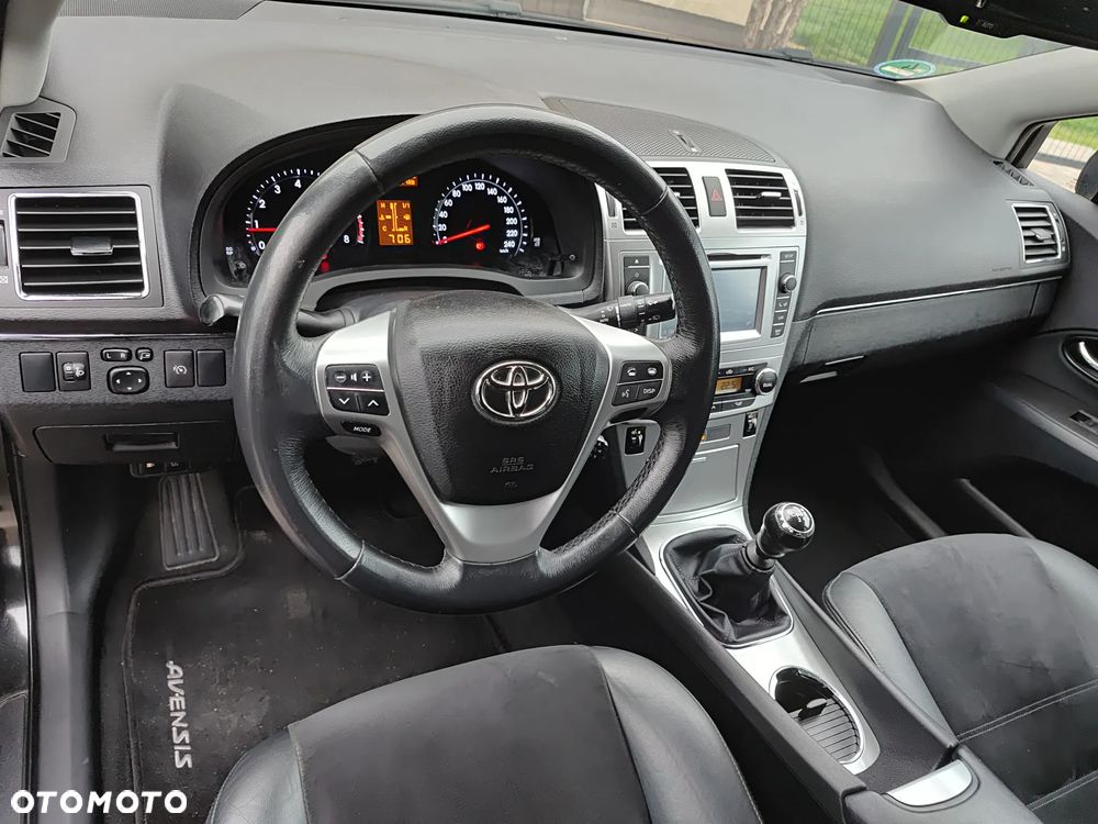 Toyota Avensis 1.8 Premium - 28