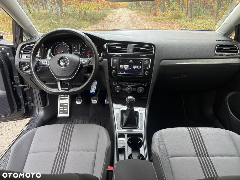 Volkswagen Golf - 1