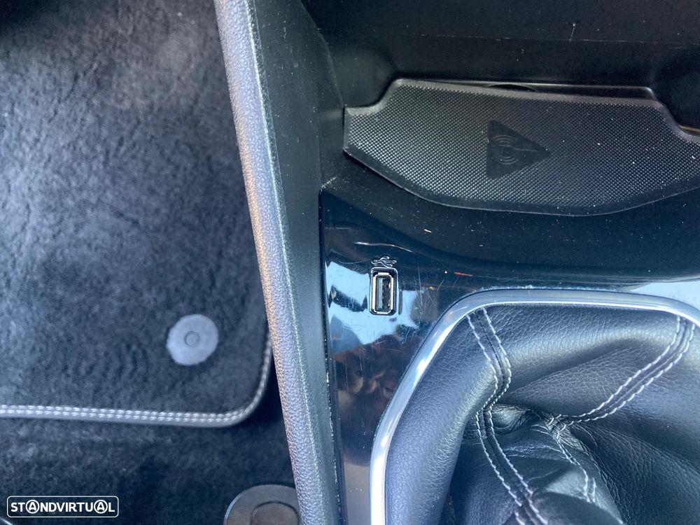 Ford Fiesta 1.0 EcoBoost S&S TITANIUM - 24