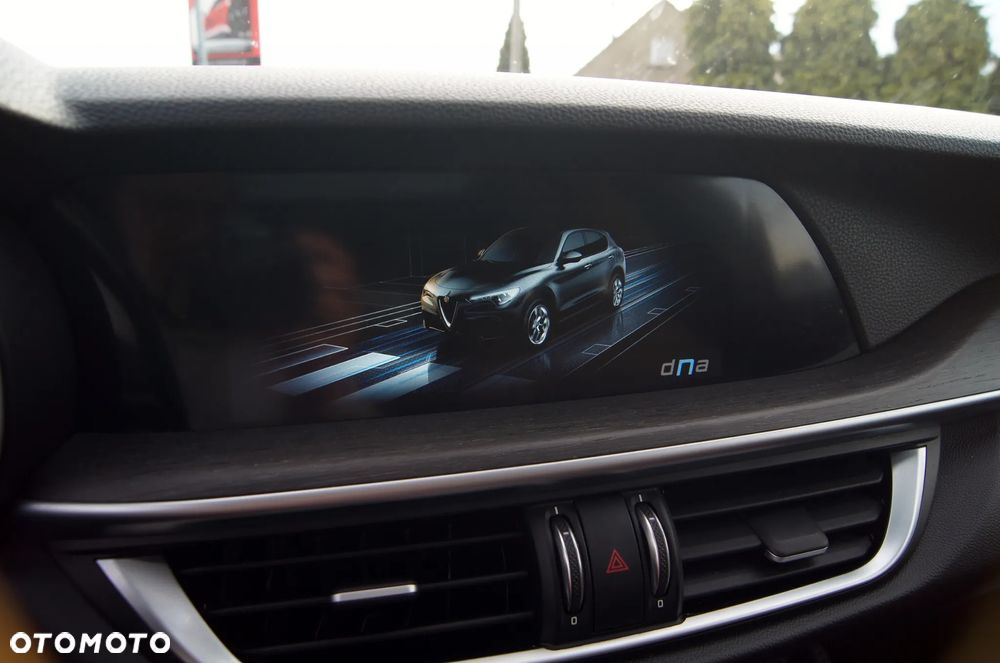 Alfa Romeo Stelvio 2.0 Turbo 16V AT8-Q4 Ti - 26