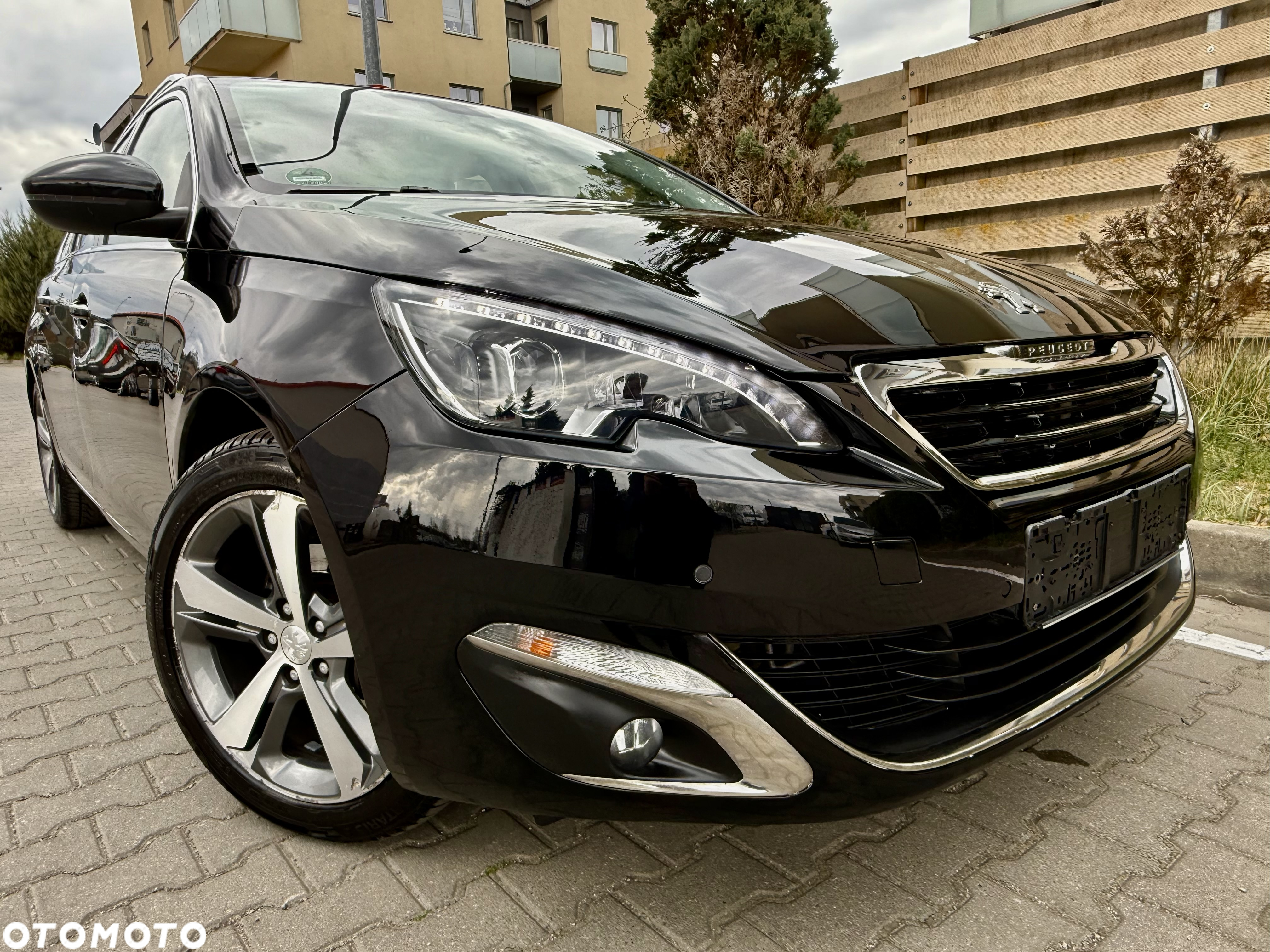 Peugeot 308 SW 1.2 PureTech Allure S&S - 2