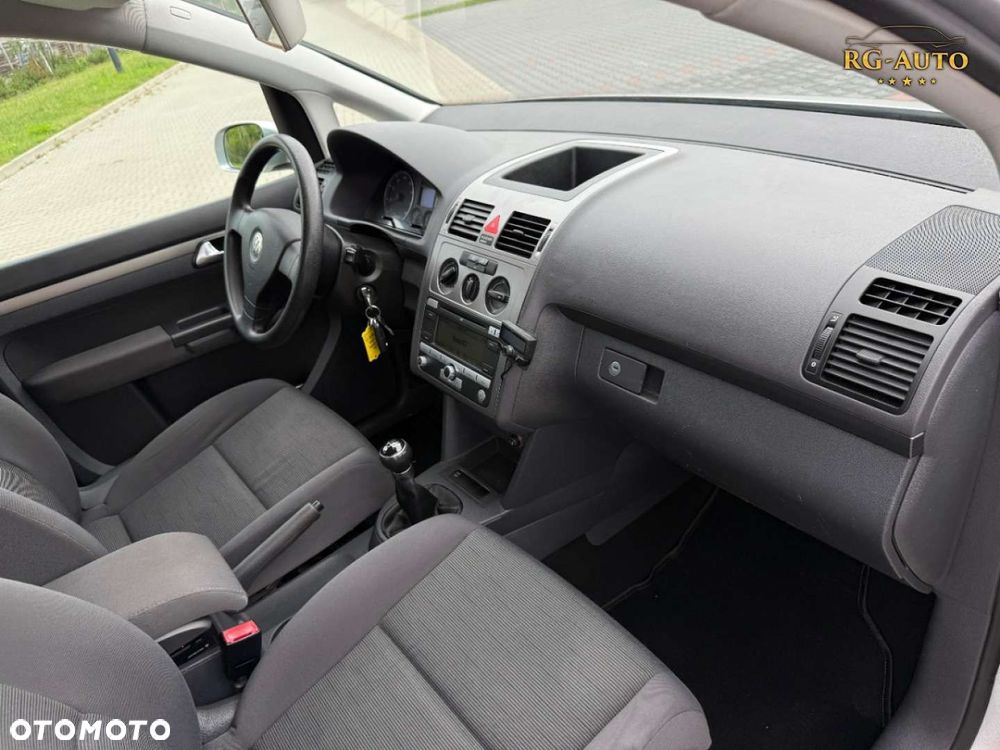 Volkswagen Touran - 33