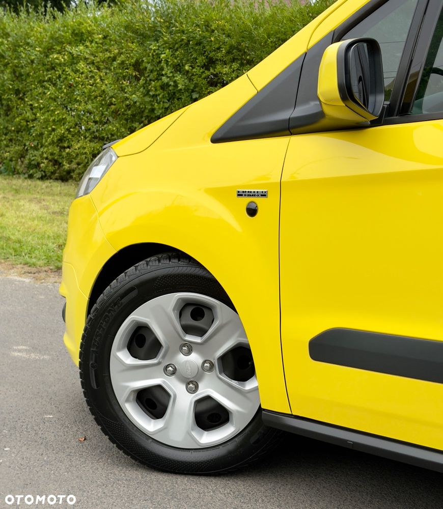 Ford Transit Courier - 29