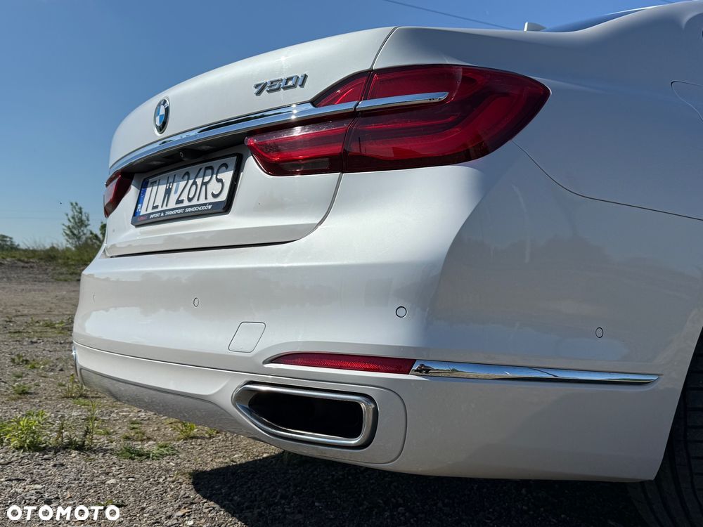 BMW Seria 7 750i xDrive - 9