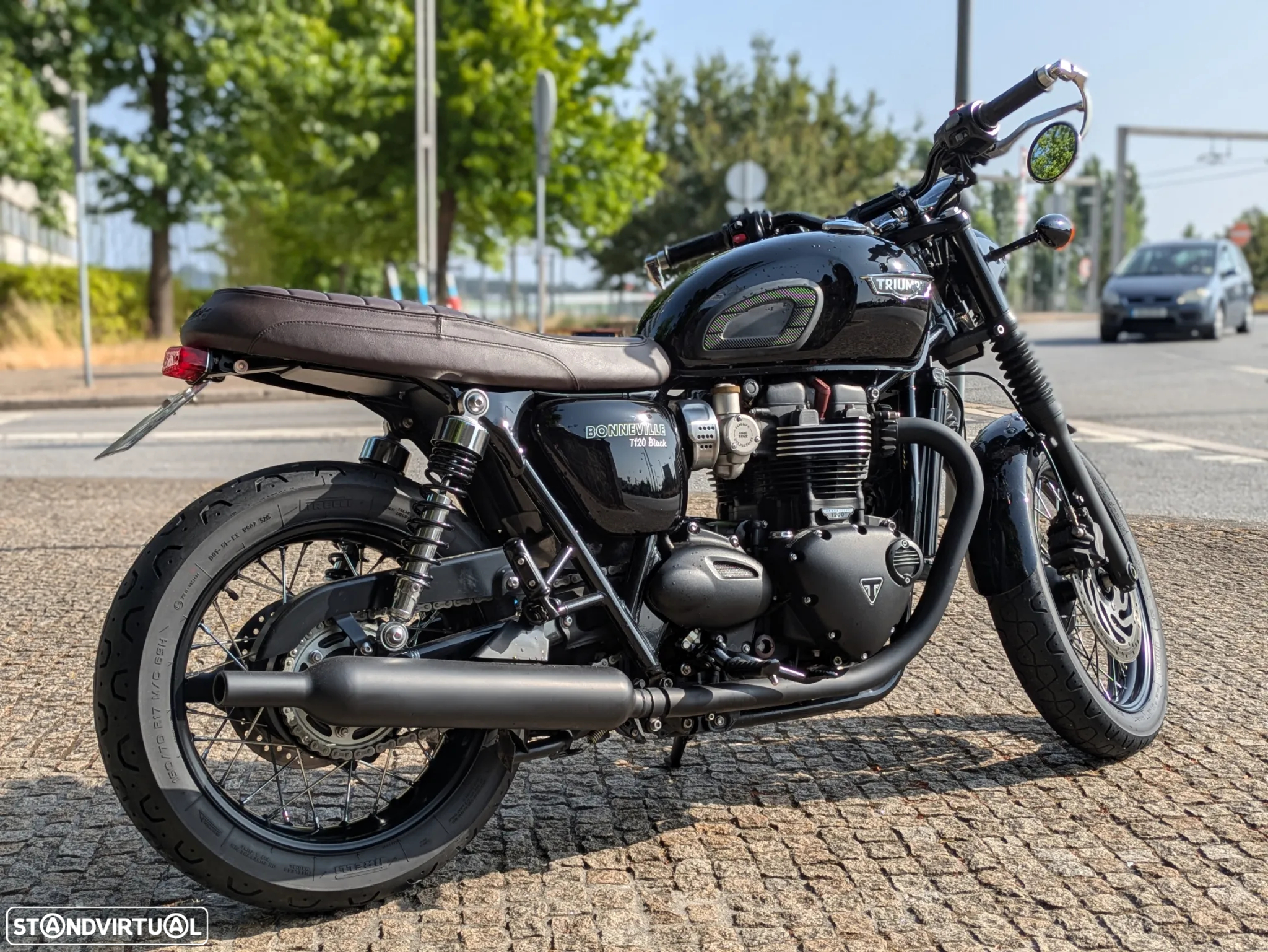 Triumph Bonneville T120 Black - 24