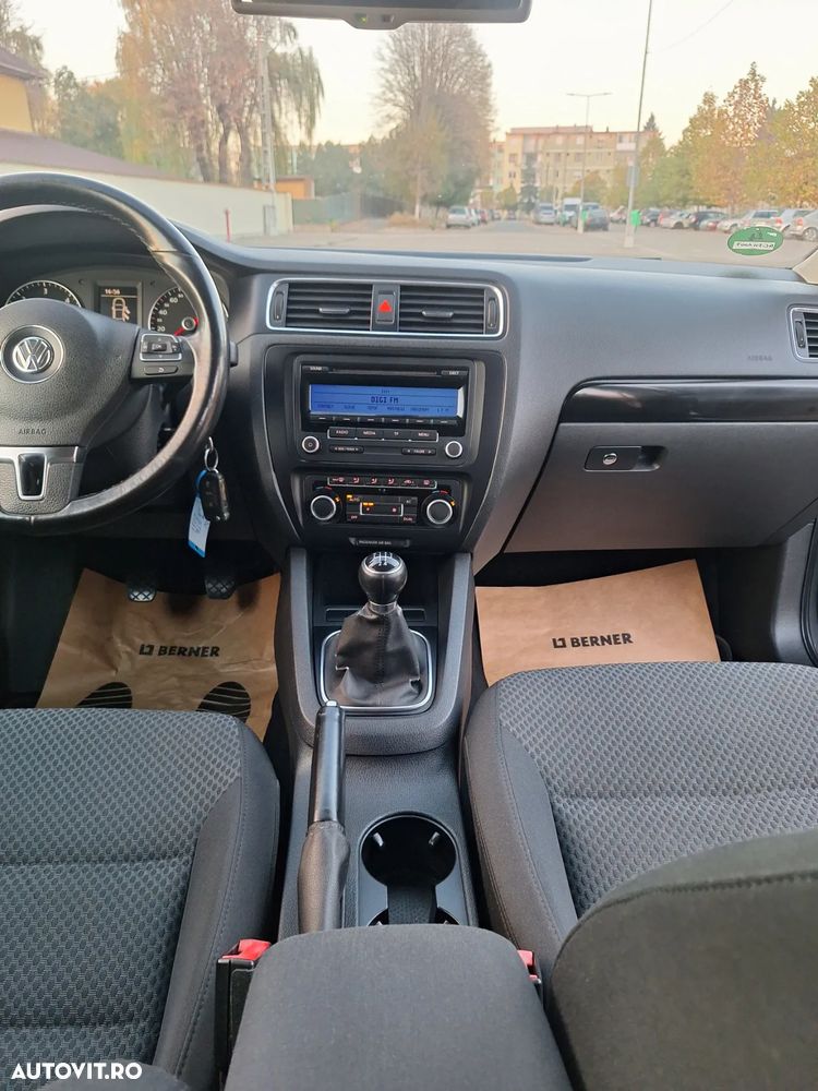 Volkswagen Jetta - 9