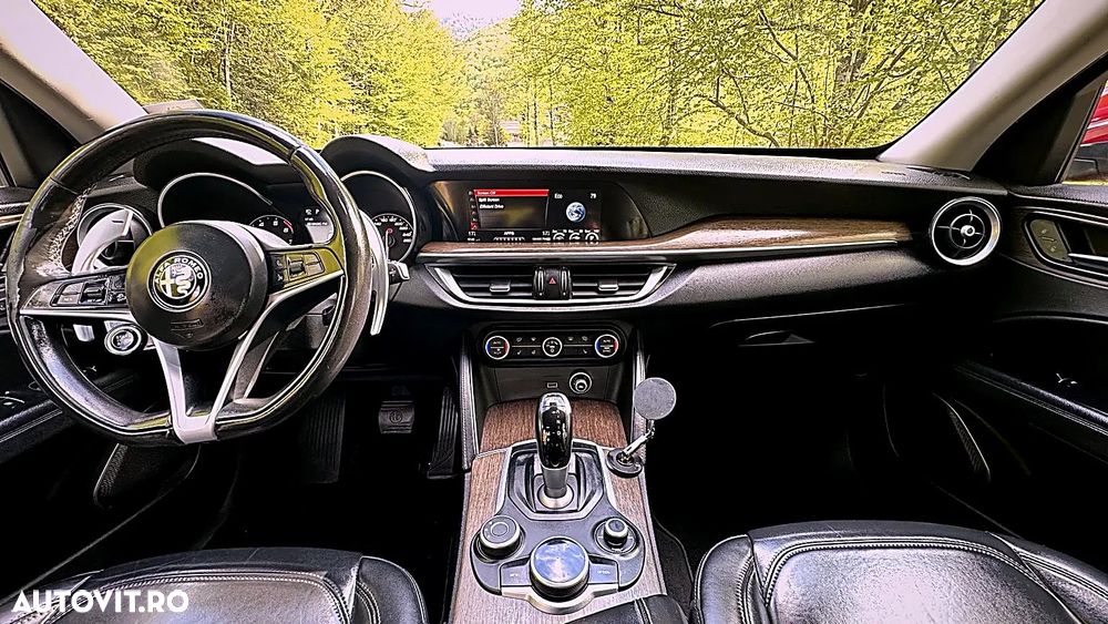 Alfa Romeo Stelvio 2.0 Turbo AWD AT8 Veloce - 11