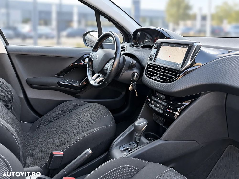 Peugeot 208 PureTech 110 Stop & Start EAT6 Allure - 9