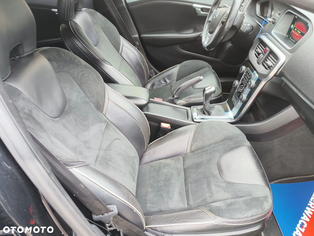 Volvo V40 D4 Drive-E R-Design Summum - 16