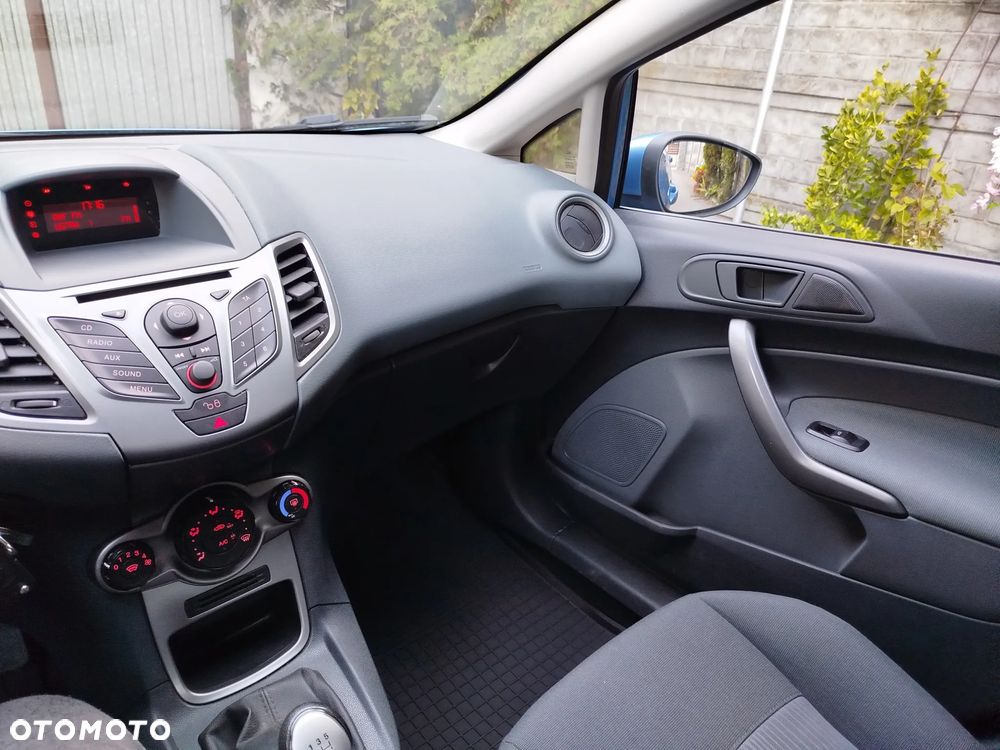 Ford Fiesta - 25