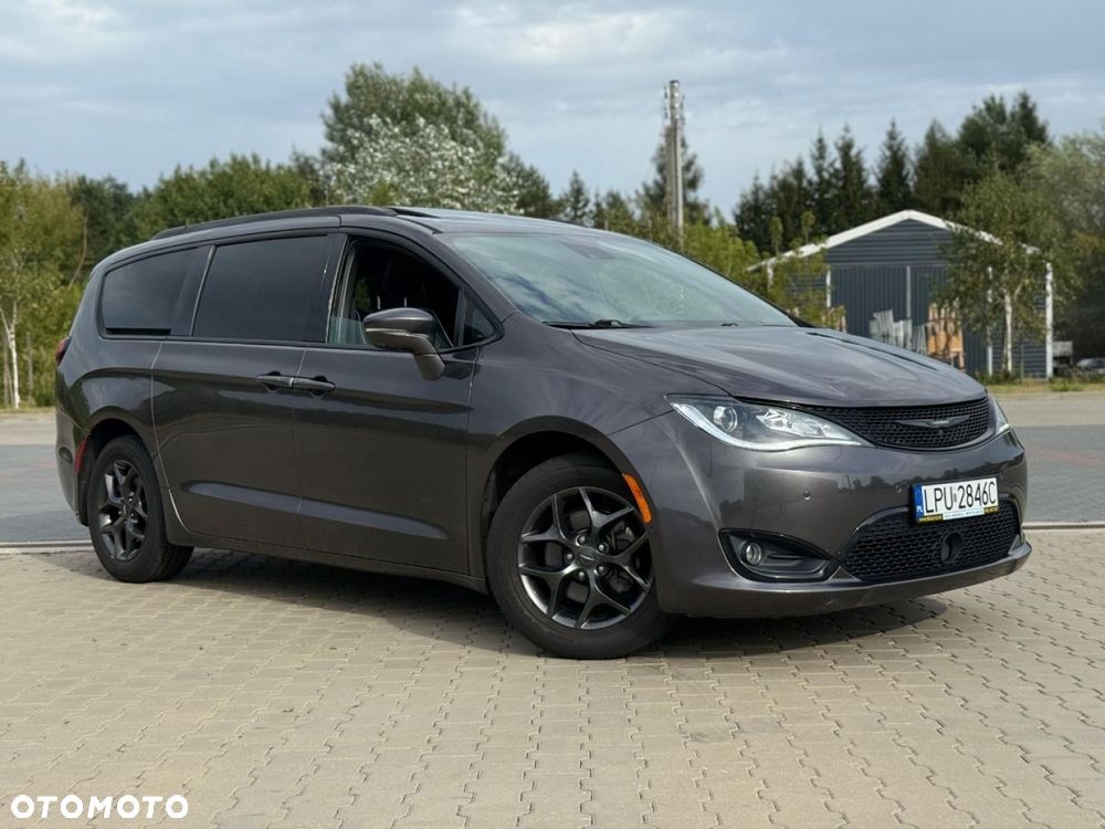 Chrysler Pacifica - 1
