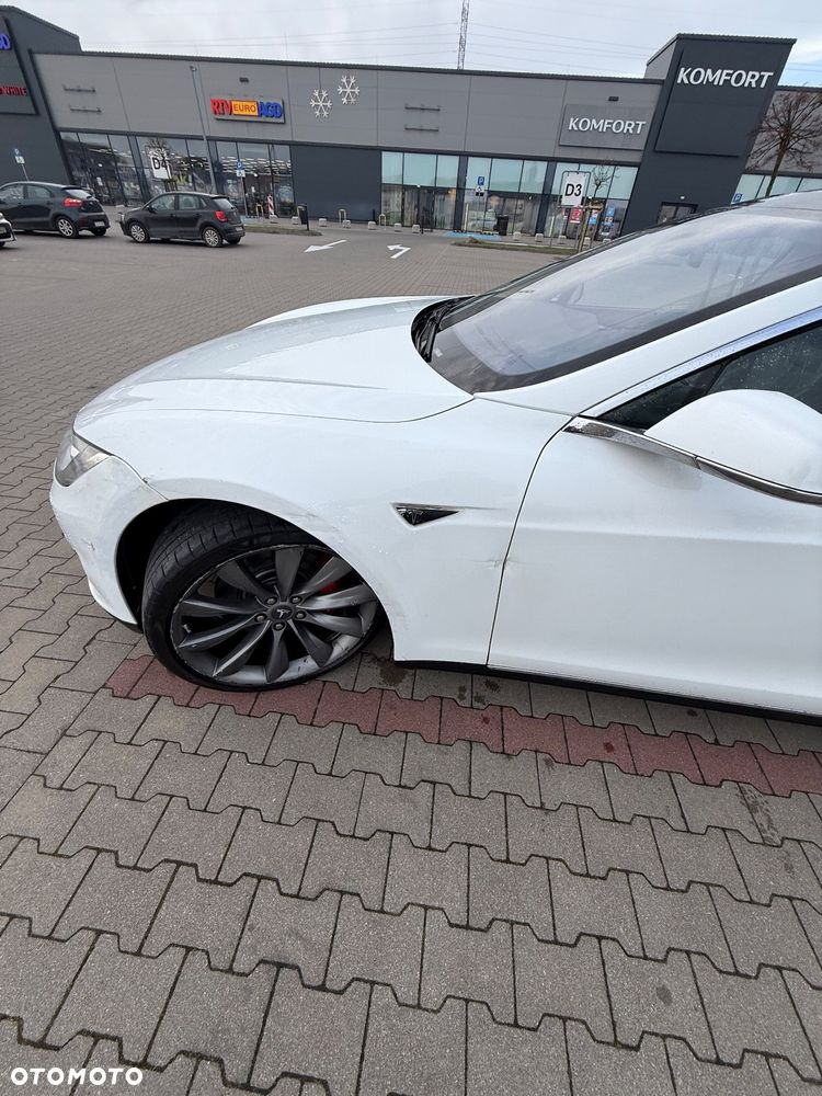 Tesla Model S - 4
