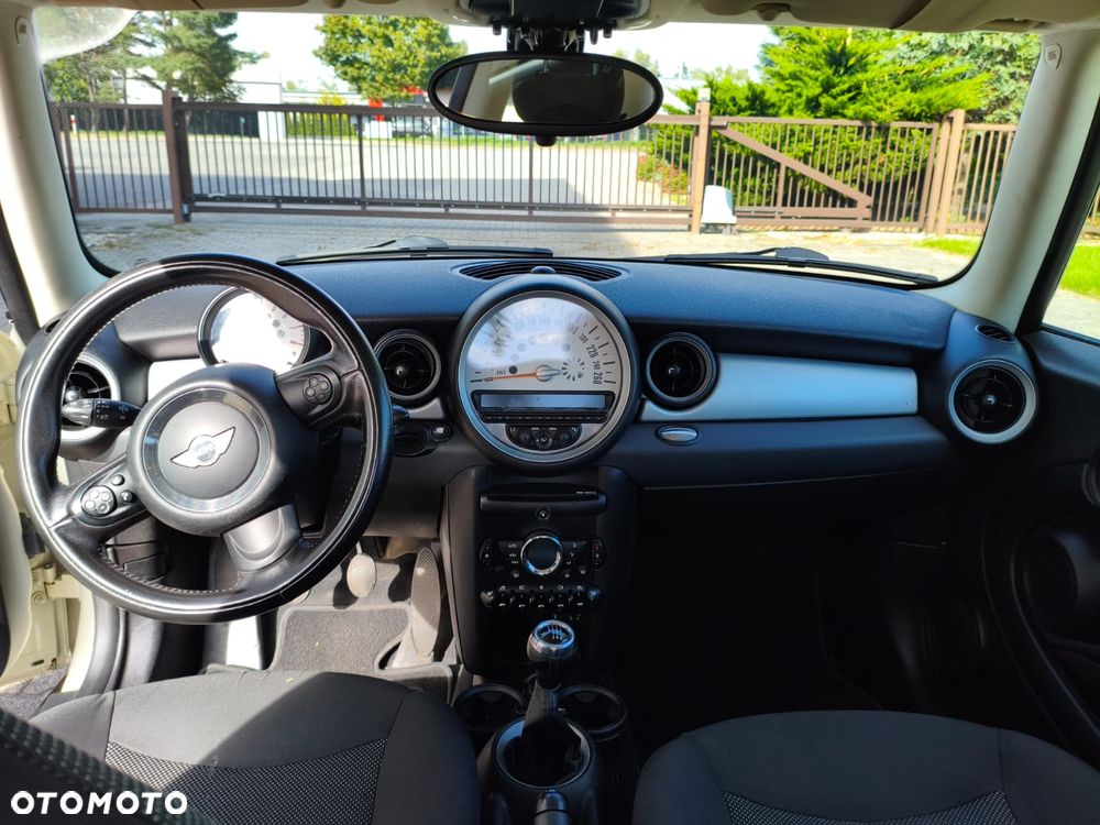 MINI Cooper Standard - 13