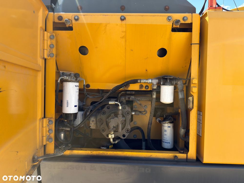 Volvo EC 220 EL - 17