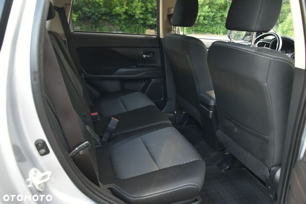Mitsubishi Outlander - 12