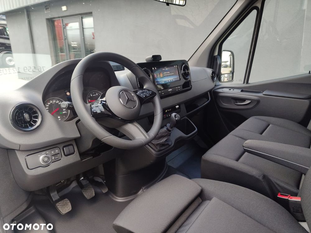 Mercedes-Benz Sprinter - 11