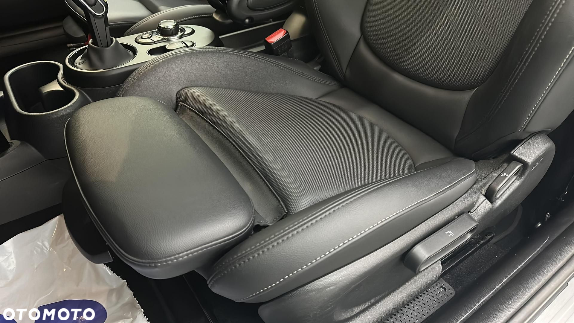 MINI Cooper SE Classic Trim - 15