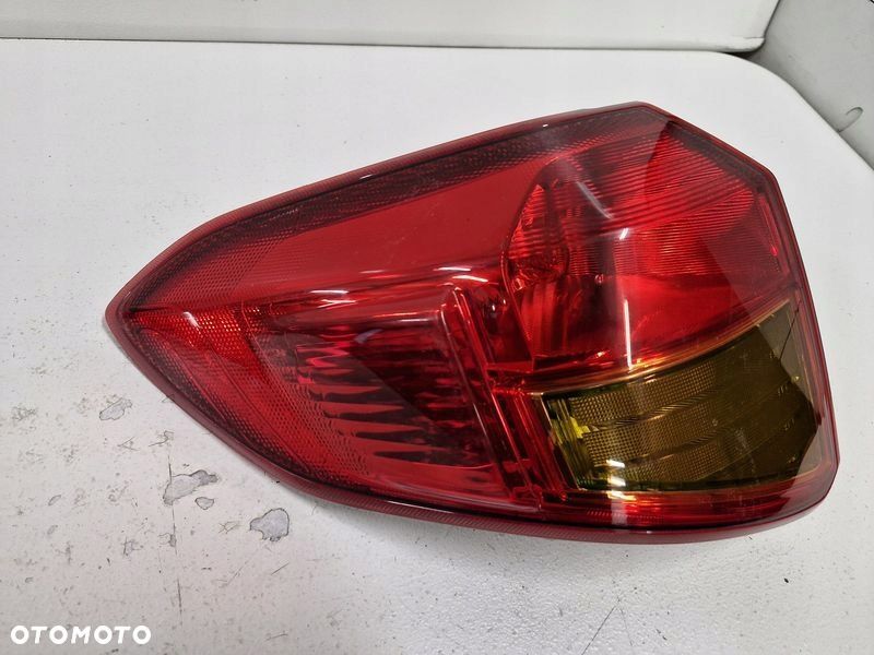 SUZUKI VITARA III 3 LAMPA LEWY TYŁ TYLNA W BŁOTNIK - 4