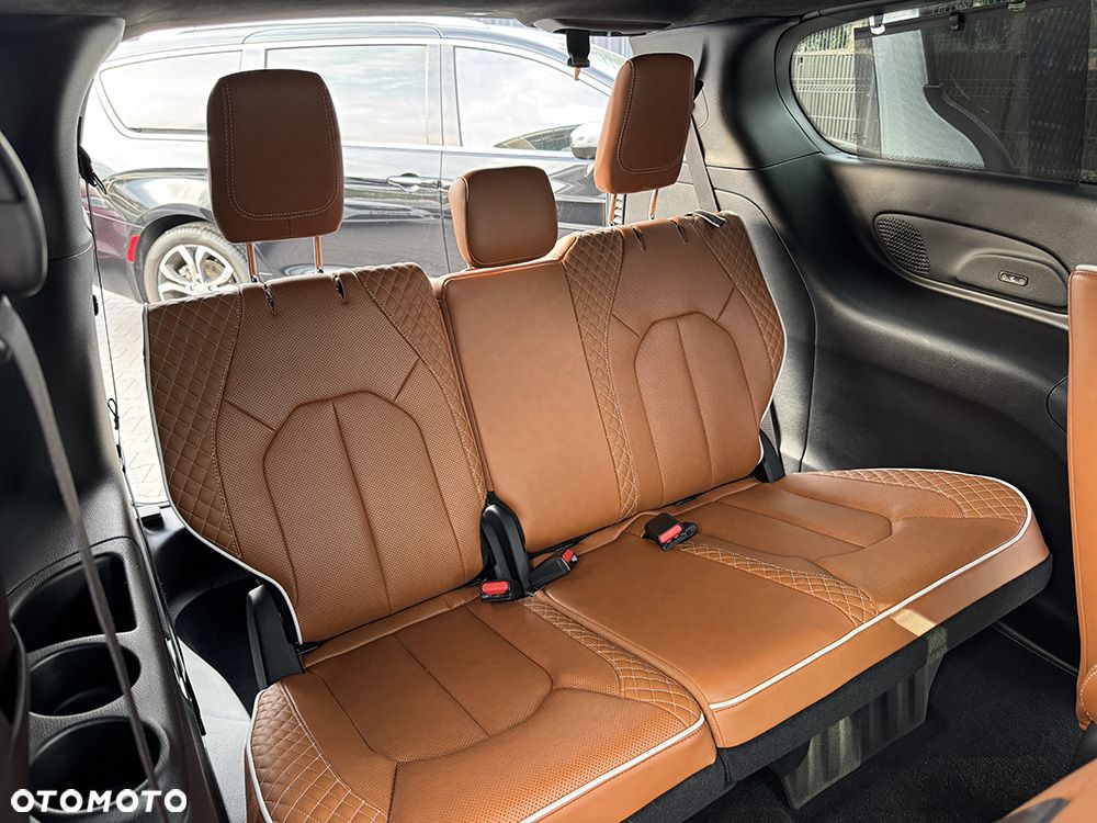 Chrysler Pacifica - 13