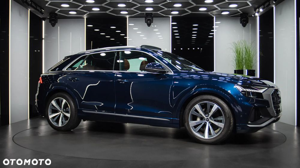 Audi Q8 55 TFSI quattro tiptronic - 11